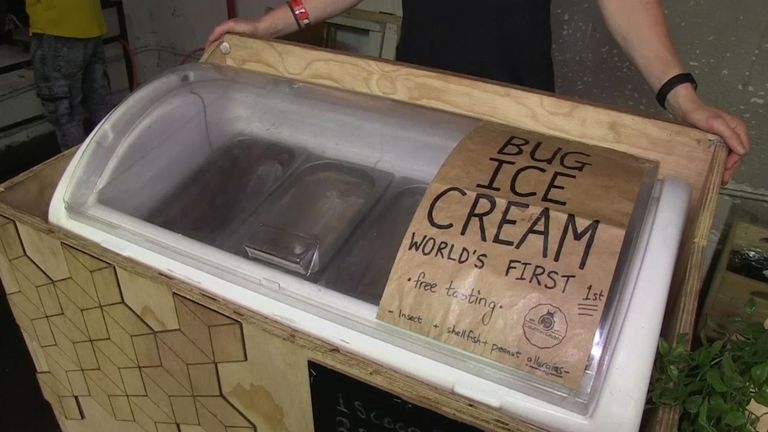 ウジ虫のアイスクリームを販売