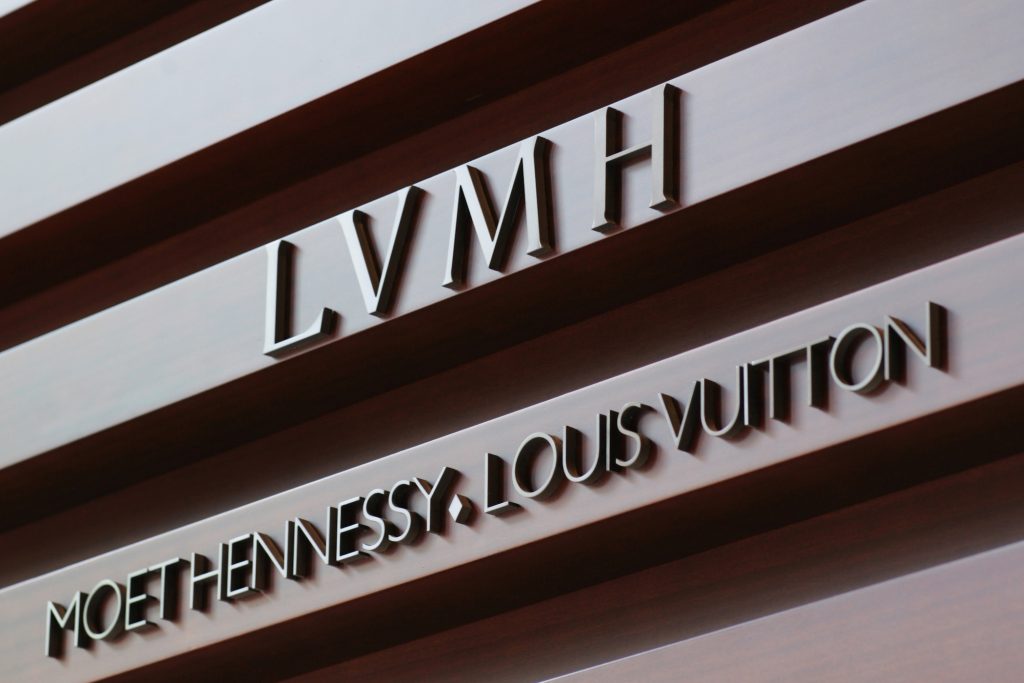 LVMHが手指消毒剤をノーブランドで生産