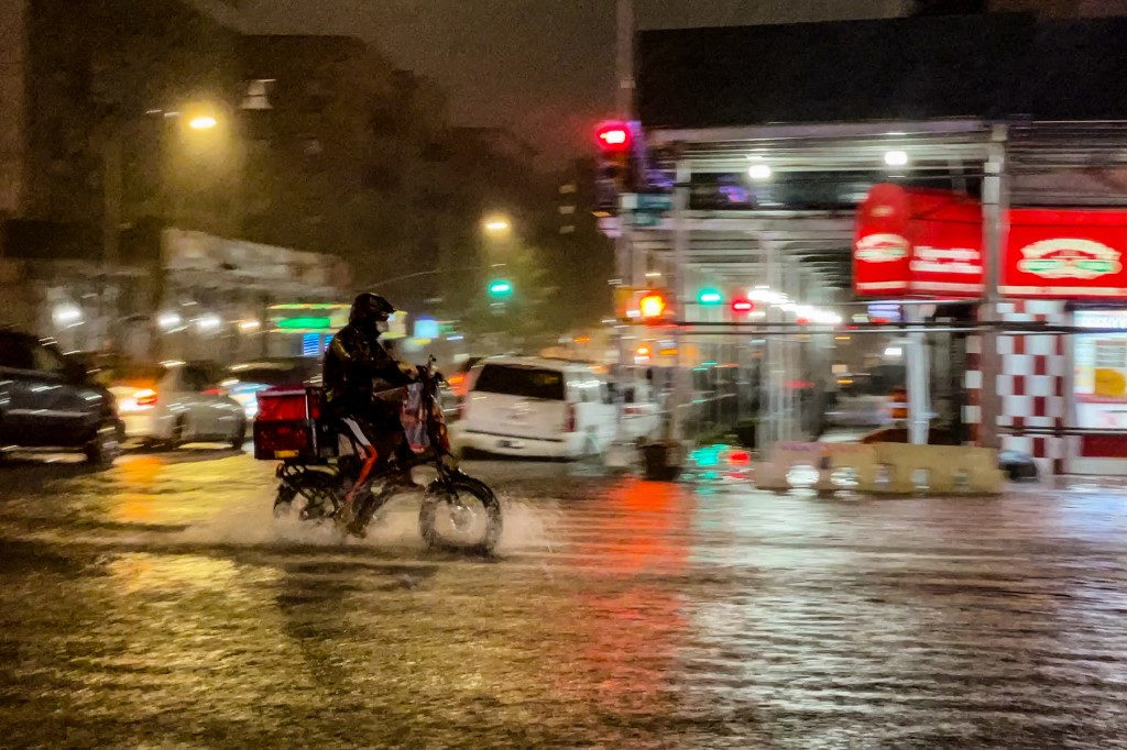 ニューヨーク中心部で歴史的な大豪雨