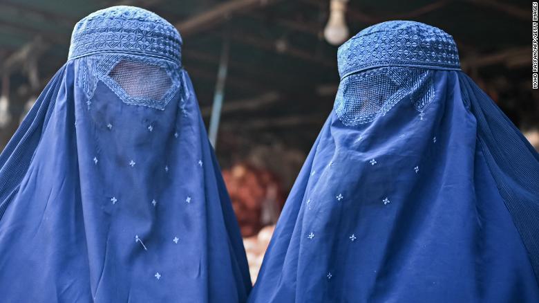 タリバン、女性にブルカ着用義務付け